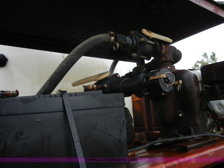 image for item 2252 1994 Ford F800 dump truck with sprayer