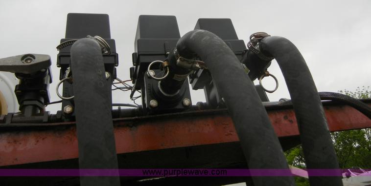 image for item 2252 1994 Ford F800 dump truck with sprayer