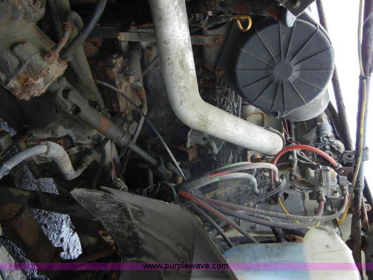 image for item 2252 1994 Ford F800 dump truck with sprayer