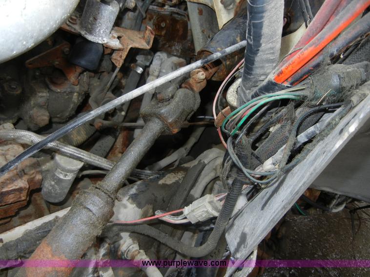 image for item 2252 1994 Ford F800 dump truck with sprayer