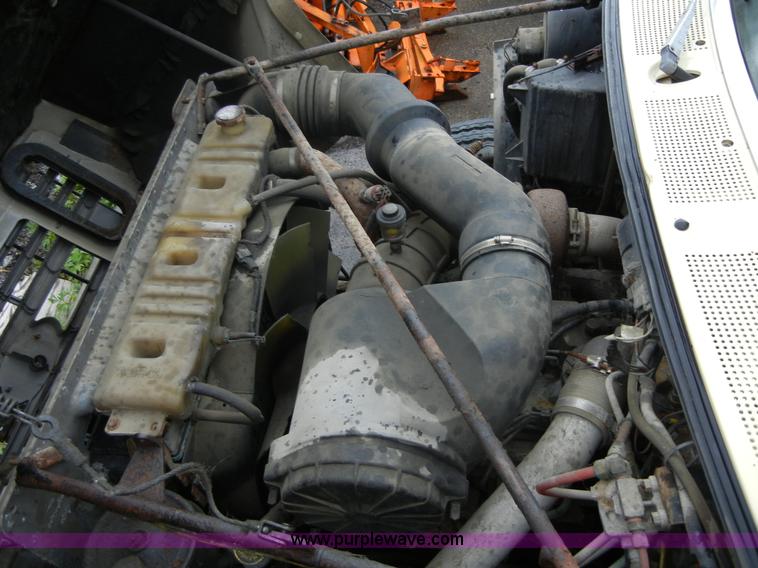 image for item 2252 1994 Ford F800 dump truck with sprayer