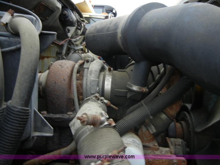 image for item 2252 1994 Ford F800 dump truck with sprayer