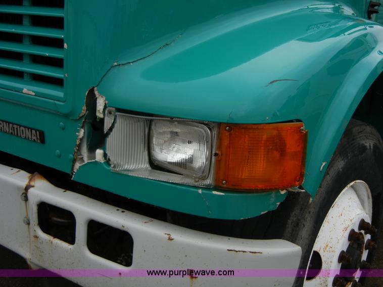image for item 2253 2001 International 4900 single axle dump truck