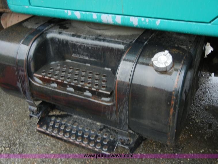 image for item 2253 2001 International 4900 single axle dump truck