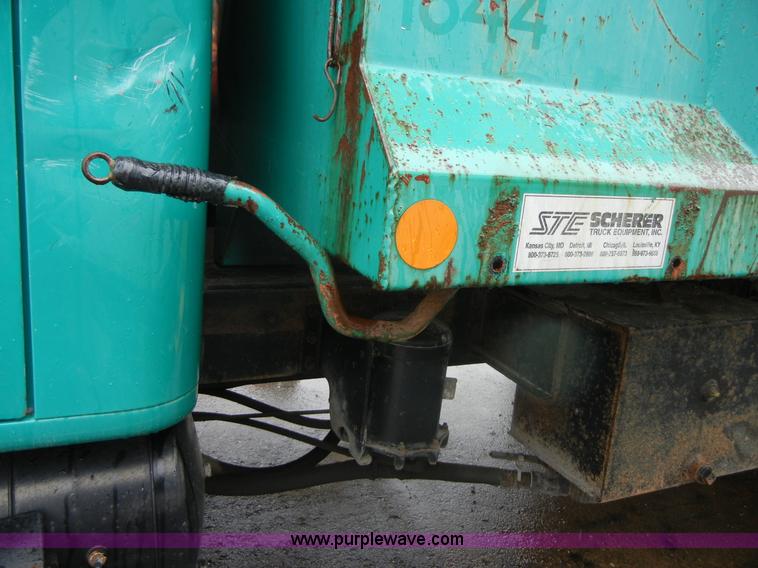 image for item 2253 2001 International 4900 single axle dump truck