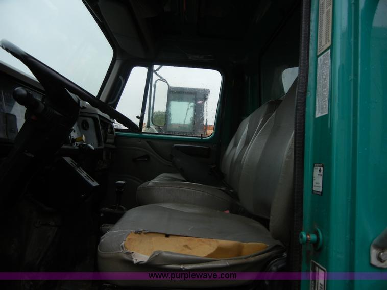 image for item 2253 2001 International 4900 single axle dump truck