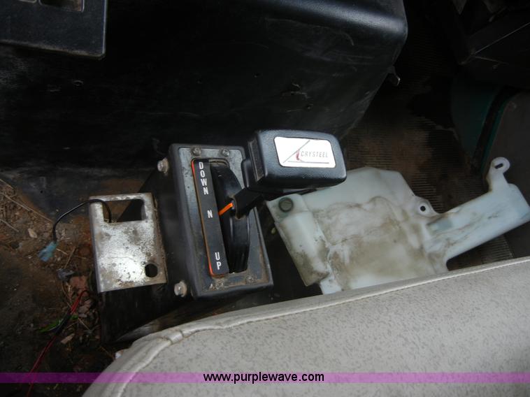 image for item 2253 2001 International 4900 single axle dump truck