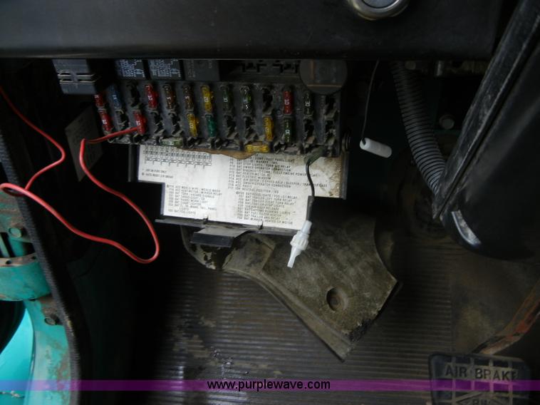 image for item 2253 2001 International 4900 single axle dump truck