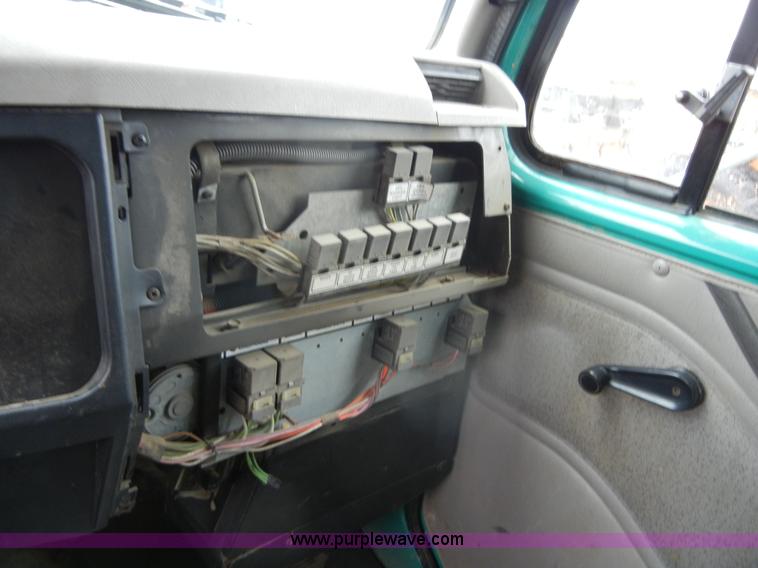 image for item 2253 2001 International 4900 single axle dump truck