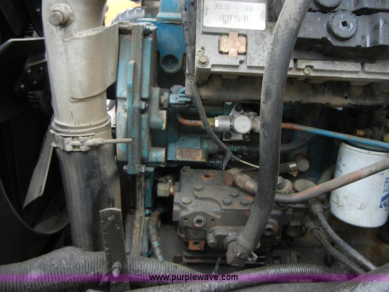 image for item 2253 2001 International 4900 single axle dump truck