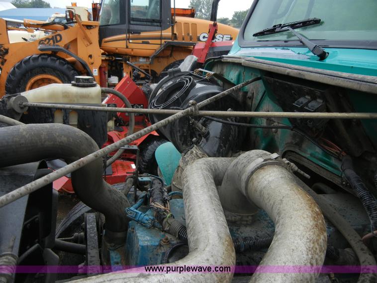 image for item 2253 2001 International 4900 single axle dump truck