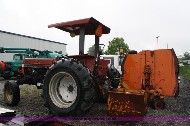 image for item 2260 1990 Case International 595 tractor