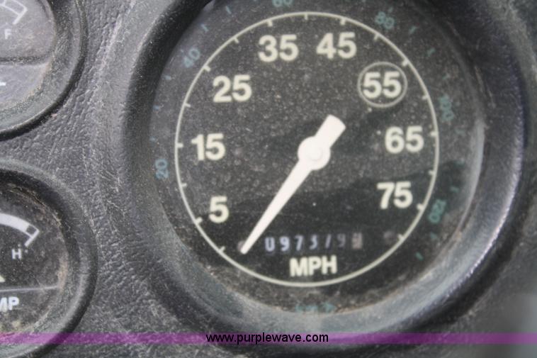 image for item 2266 1995 Ford LN8000 vac truck