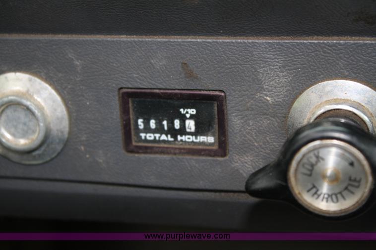 image for item 2266 1995 Ford LN8000 vac truck