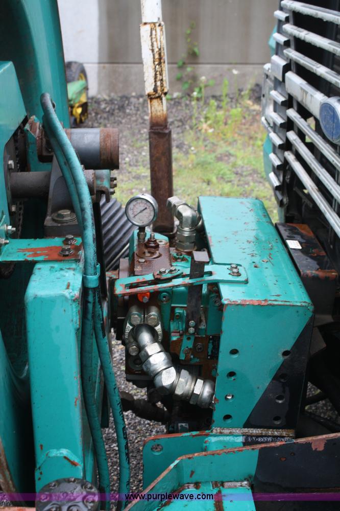 image for item 2266 1995 Ford LN8000 vac truck