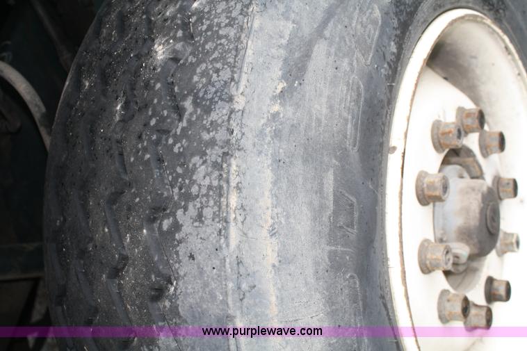 image for item 2266 1995 Ford LN8000 vac truck