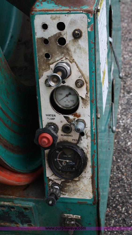 image for item 2266 1995 Ford LN8000 vac truck