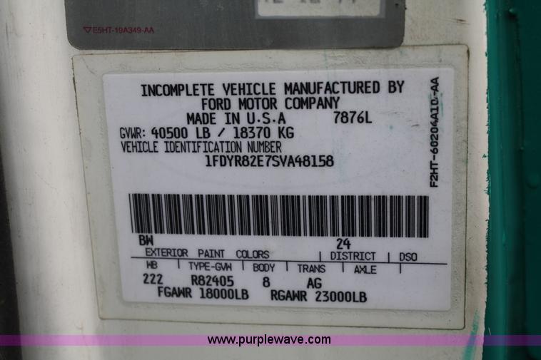 image for item 2266 1995 Ford LN8000 vac truck