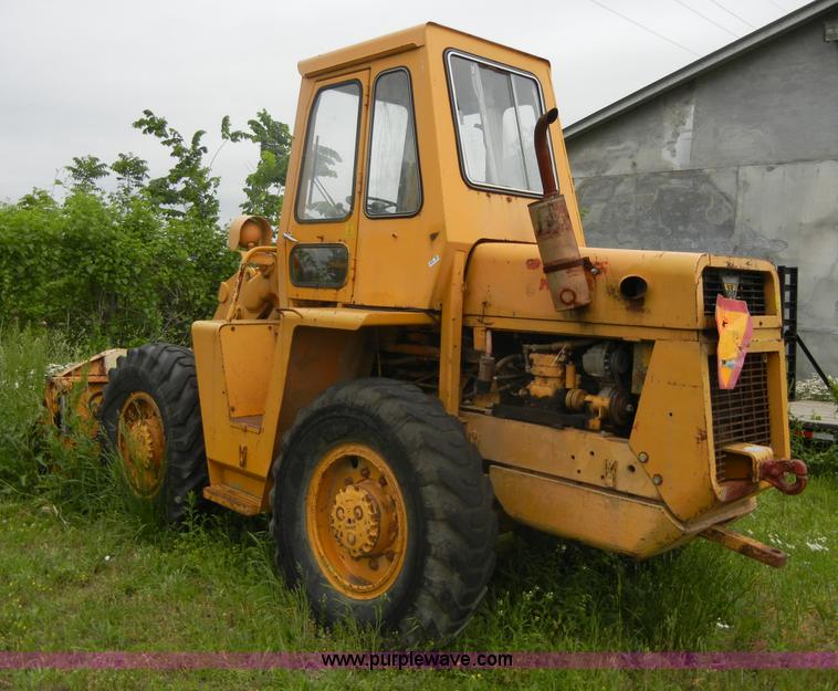 image for item 2300 1973 Massey-Ferguson MF33 wheel loader