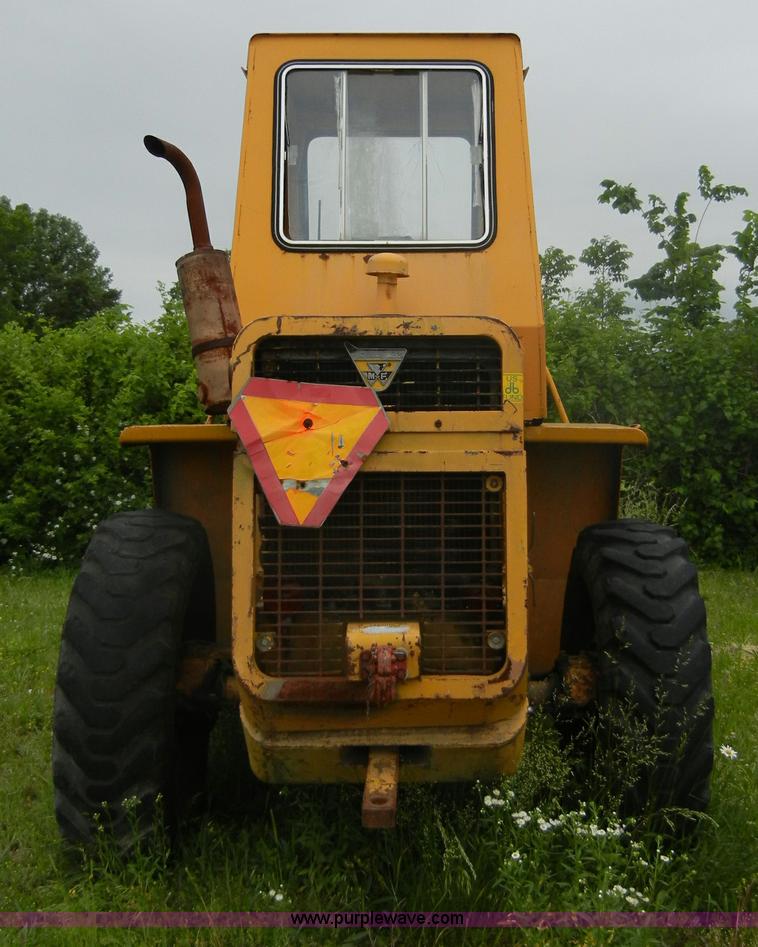 image for item 2300 1973 Massey-Ferguson MF33 wheel loader