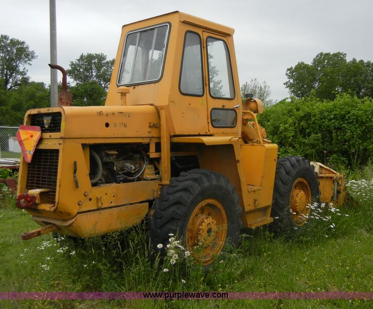 image for item 2300 1973 Massey-Ferguson MF33 wheel loader