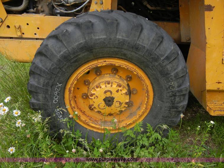 image for item 2300 1973 Massey-Ferguson MF33 wheel loader