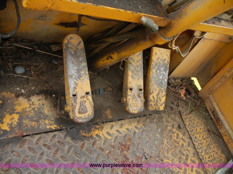 image for item 2300 1973 Massey-Ferguson MF33 wheel loader