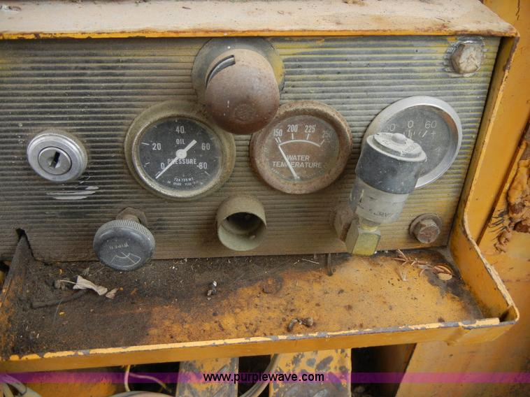 image for item 2300 1973 Massey-Ferguson MF33 wheel loader