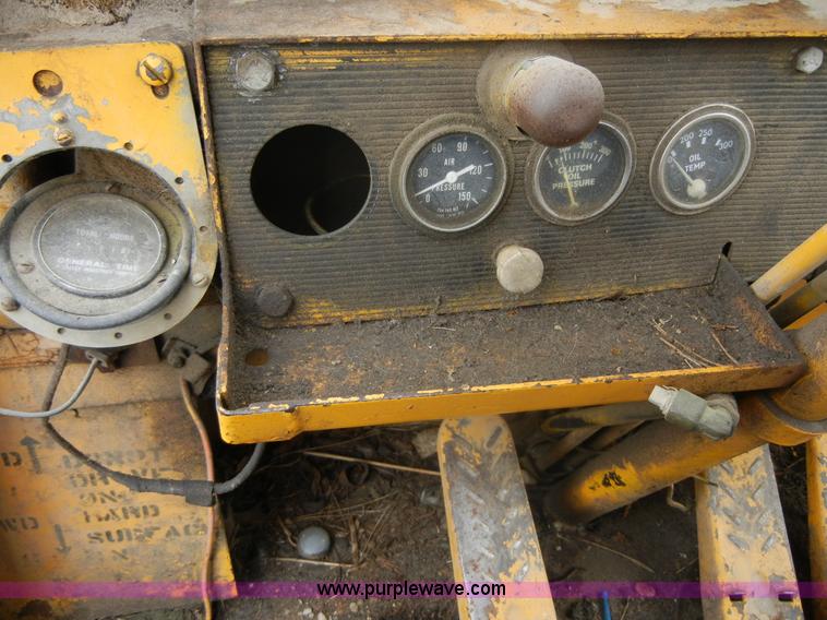 image for item 2300 1973 Massey-Ferguson MF33 wheel loader