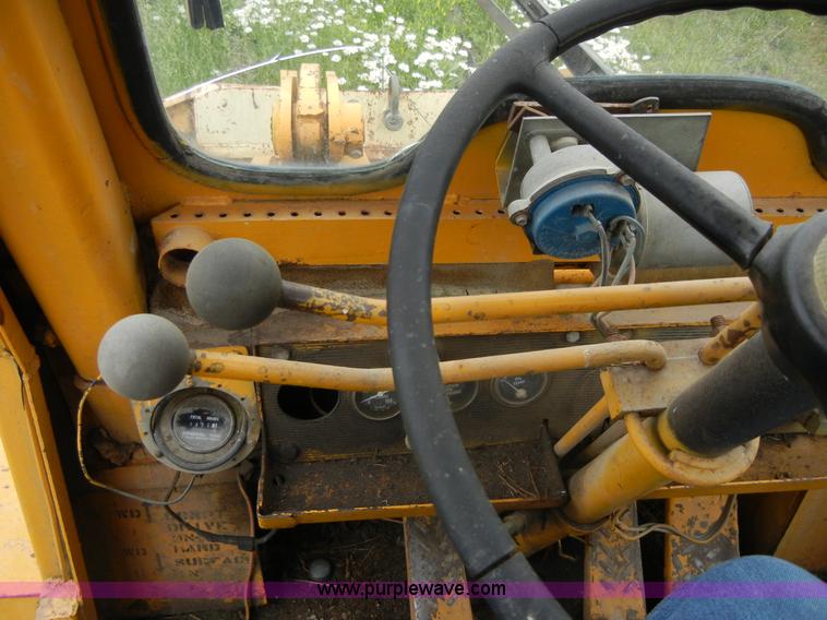 image for item 2300 1973 Massey-Ferguson MF33 wheel loader