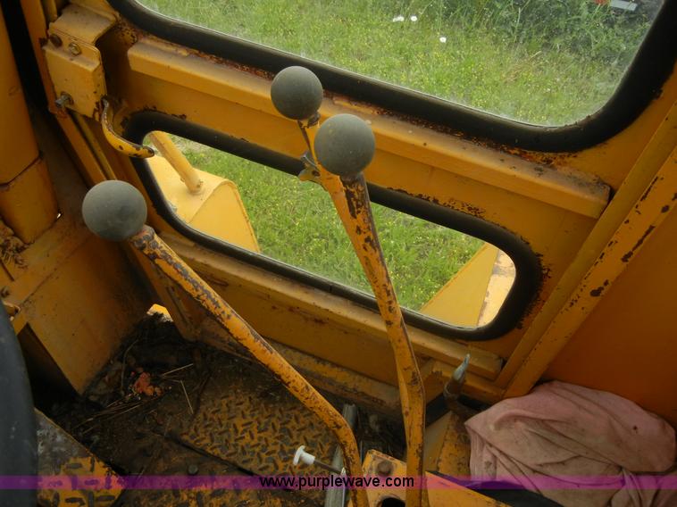 image for item 2300 1973 Massey-Ferguson MF33 wheel loader