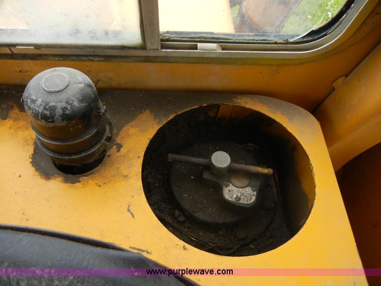 image for item 2300 1973 Massey-Ferguson MF33 wheel loader