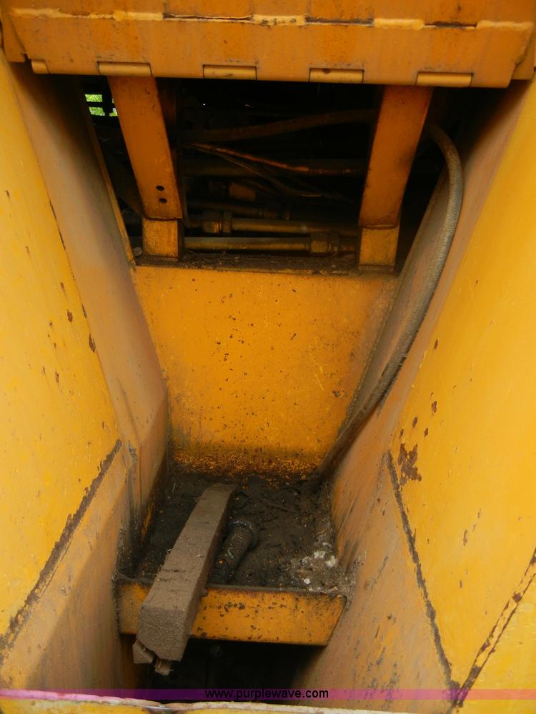 image for item 2300 1973 Massey-Ferguson MF33 wheel loader