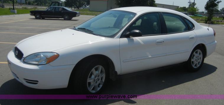 image for item 2398 2006 Ford Taurus SE