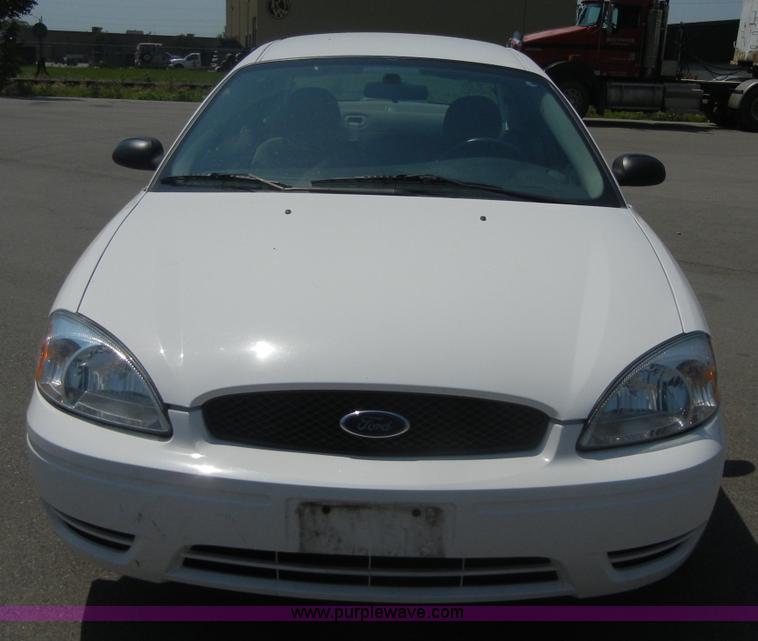 image for item 2398 2006 Ford Taurus SE