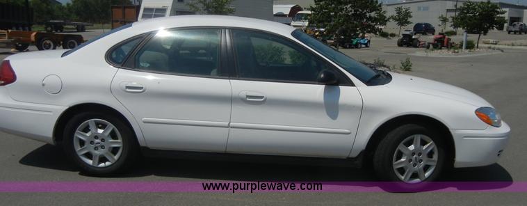 image for item 2398 2006 Ford Taurus SE