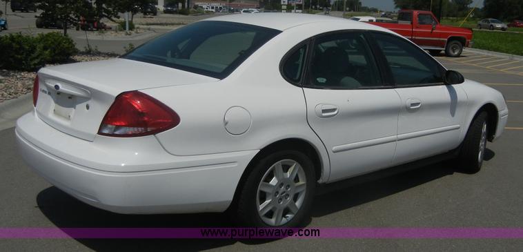 image for item 2398 2006 Ford Taurus SE