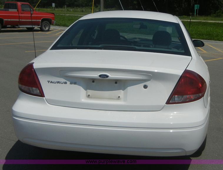 image for item 2398 2006 Ford Taurus SE