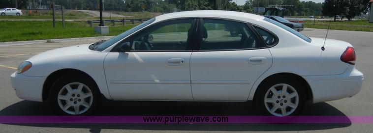 image for item 2398 2006 Ford Taurus SE