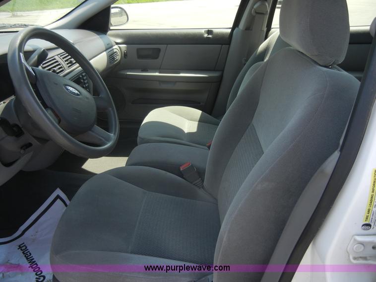 image for item 2398 2006 Ford Taurus SE