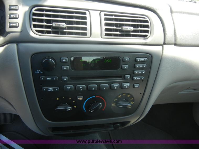 image for item 2398 2006 Ford Taurus SE