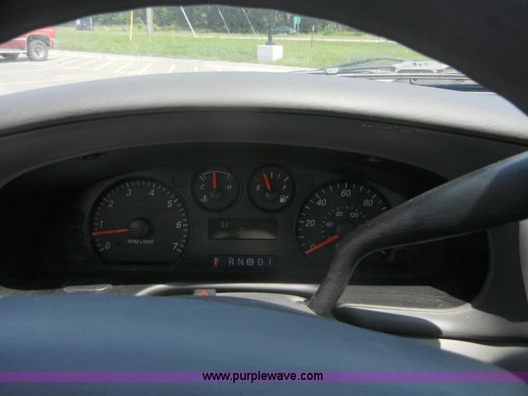 image for item 2398 2006 Ford Taurus SE