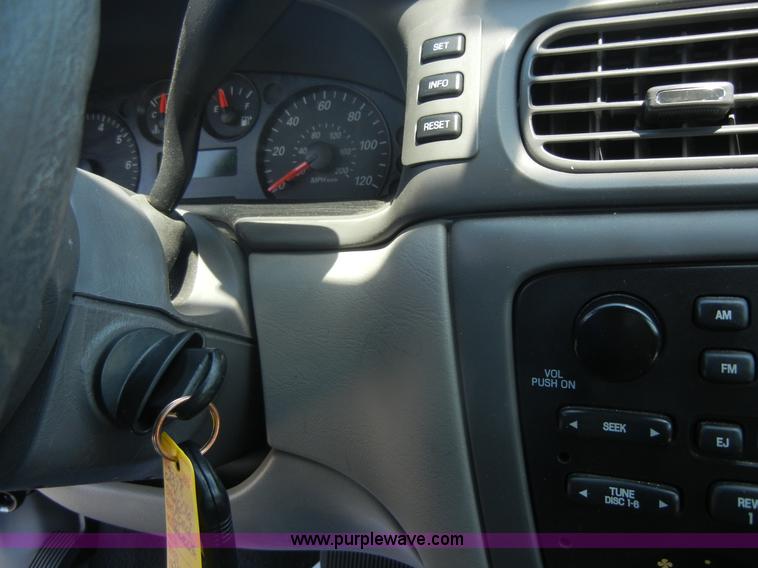 image for item 2398 2006 Ford Taurus SE