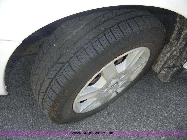 image for item 2398 2006 Ford Taurus SE