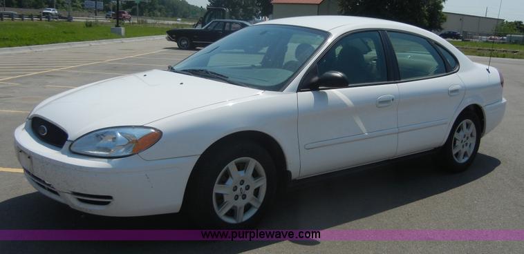image for item 2399 2006 Ford Taurus SE