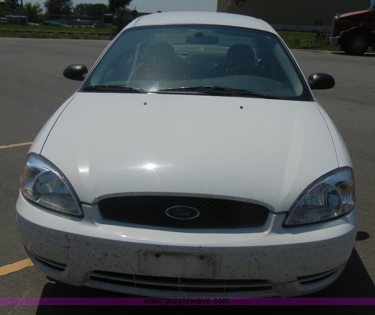 image for item 2399 2006 Ford Taurus SE