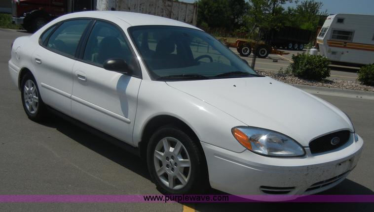 image for item 2399 2006 Ford Taurus SE