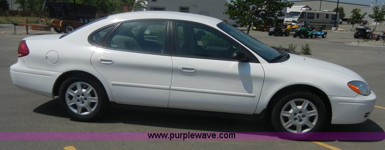 image for item 2399 2006 Ford Taurus SE