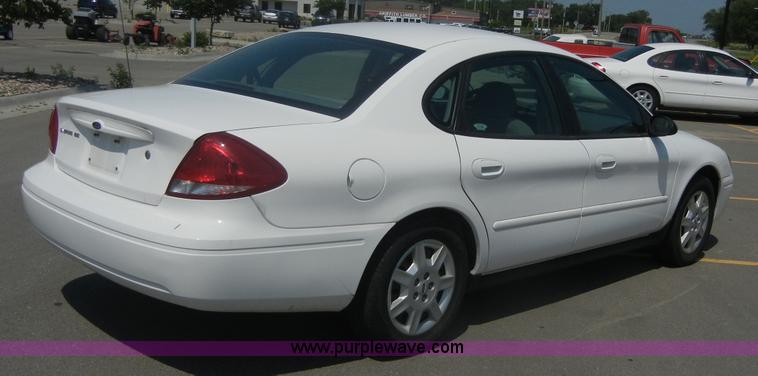 image for item 2399 2006 Ford Taurus SE