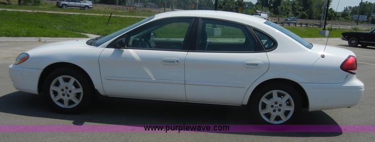 image for item 2399 2006 Ford Taurus SE